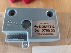 Module électronique Dometic P-810 avec connecteur