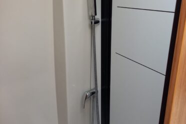 Douche compacte avec pommeau et mitigeur chromés