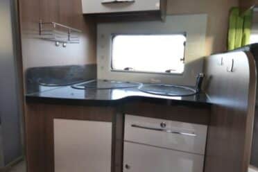 Camper cucina moderna compatta in legno