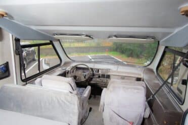 Interni di un Camper visti dalla cabina di guida