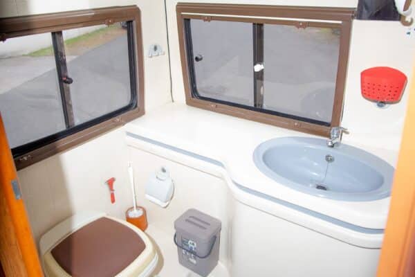 Petite salle de bain de camping-car