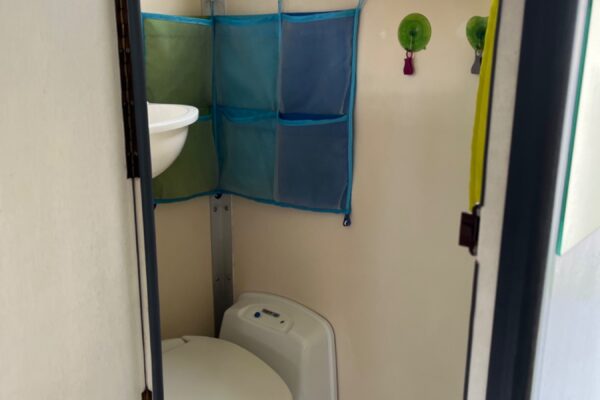 Petite salle de bain de camping-car