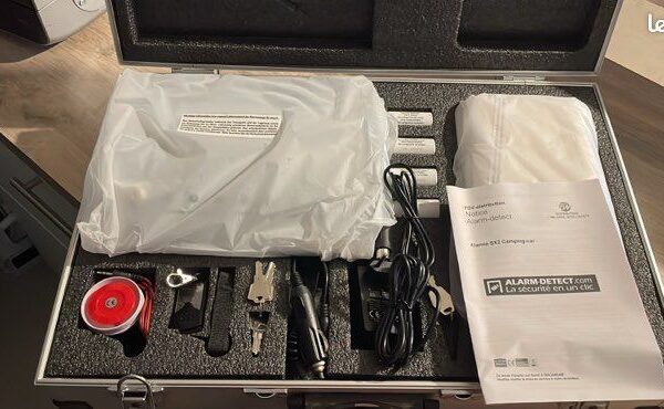 Mallette ouverte avec kit d’alarme complet