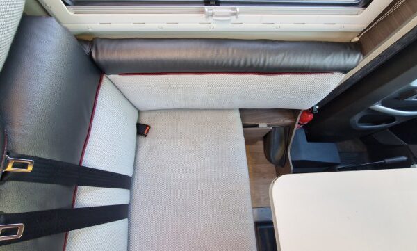 Banquette de camping-car avec ceinture de sécurité