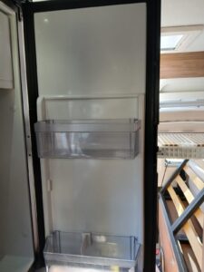 Intérieur de porte de réfrigérateur vide