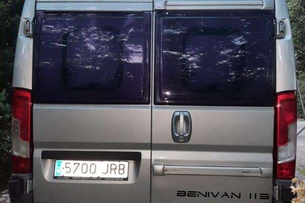 Arrière d’un camping-car Benimar Benivan 115
