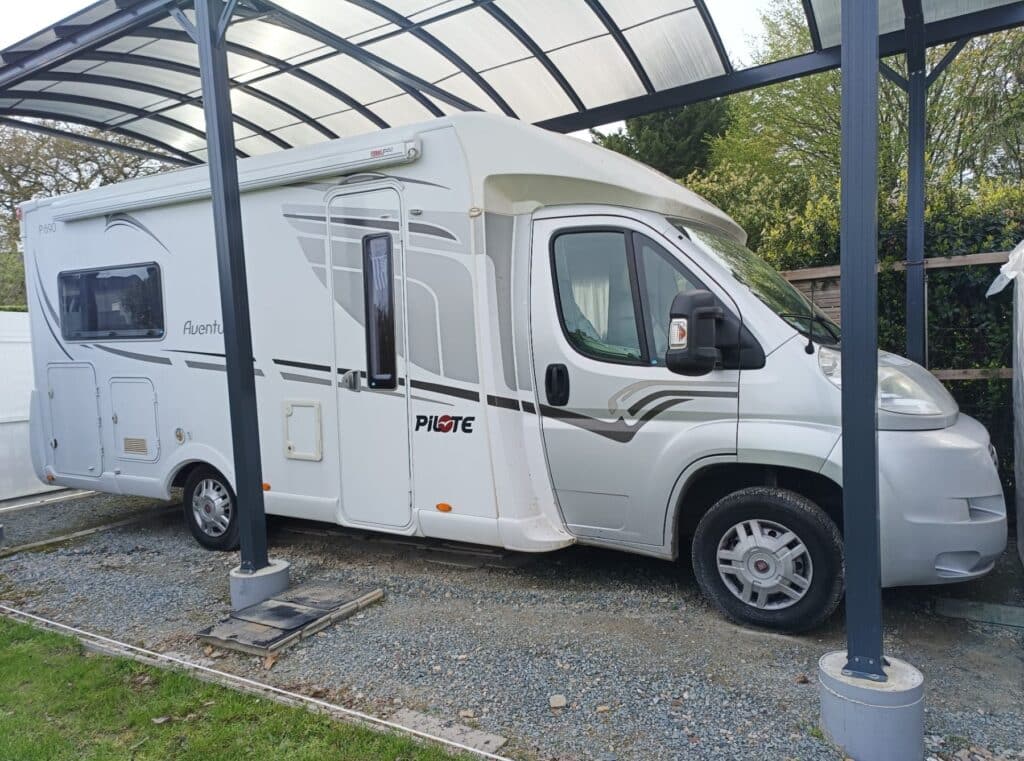 Camping-car profilé Pilote Aventura P 690 LCA Fiat