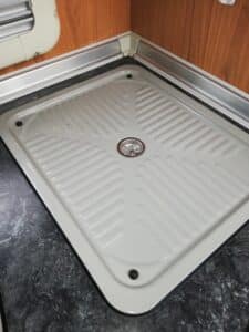 Receveur de douche blanc avec bonde centrale