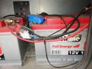 Batteries 12V avec câbles et fusible