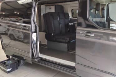Campervan mit offenem Hubdach