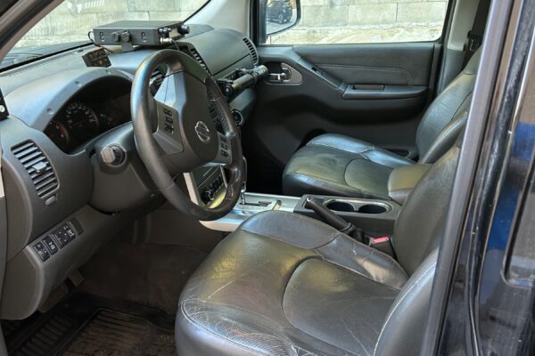 Intérieur de SUV avec siège conducteur en cuir