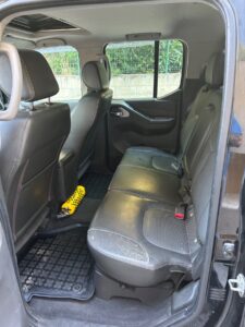 Banquette arrière de voiture en cuir noir
