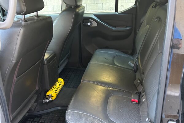 Banquette arrière de voiture en cuir noir