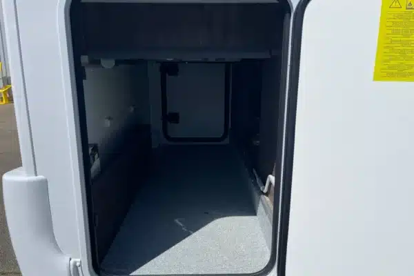 Soute de rangement d’un camping-car ouverte