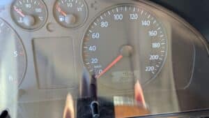 Tableau de bord voiture avec compteur à zéro