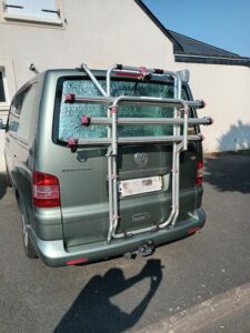 Arrière Volkswagen Multivan avec porte-vélos
