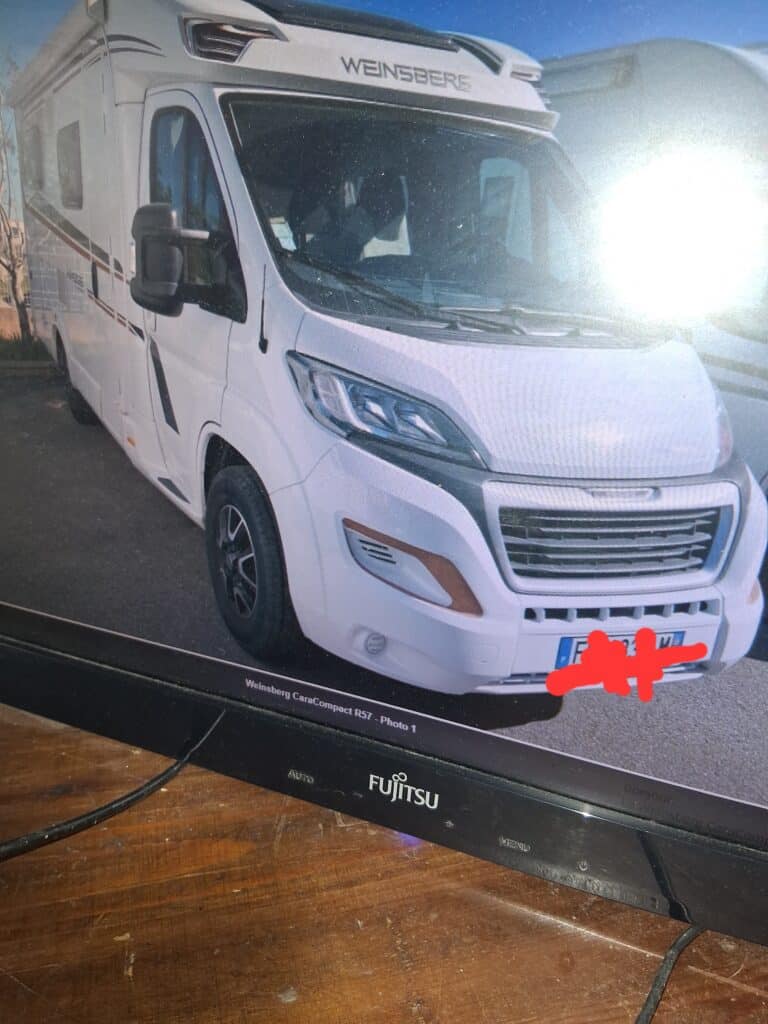 Camping-car Weinsberg blanc vu de face