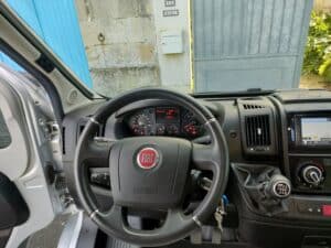 Intérieur Fiat, volant et tableau de bord