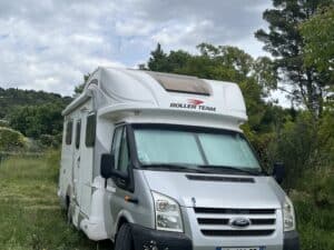 Camping-car Roller Team garé en pleine nature