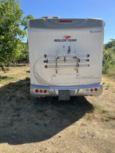 Arrière de camping-car avec porte-vélos