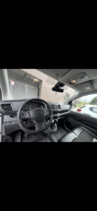 Intérieur d’utilitaire Citroën, tableau de bord et volant
