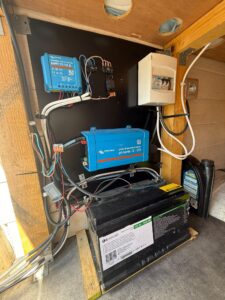 Installation solaire avec batterie lithium et onduleur