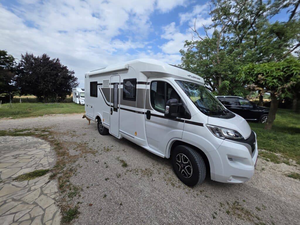 Camping-car profilé Fleurette Florium Baxter 64 LDF Fiat