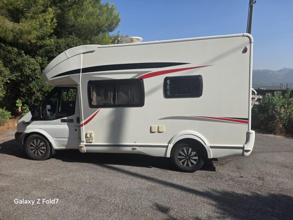 Camping-car profilé Challenger birthday 30 Ford
