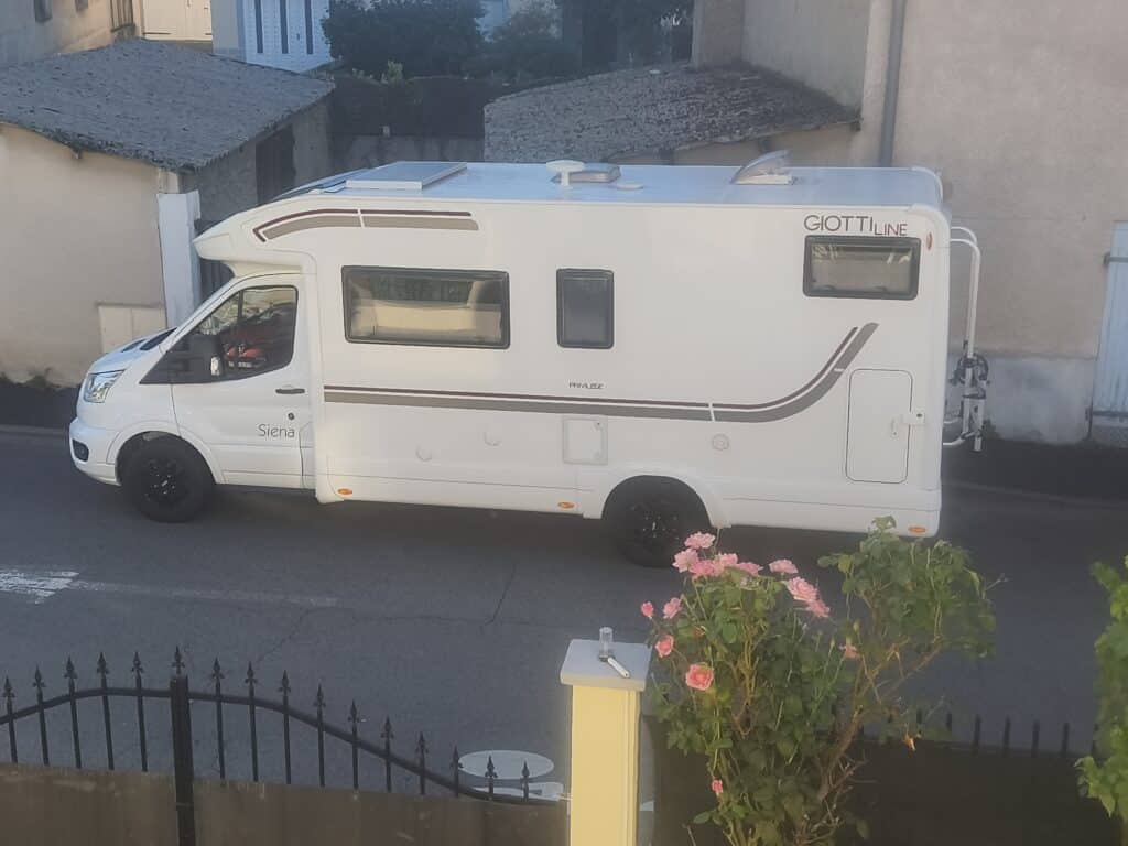 Camping-car profilé Autostar Giottiline siena 386F Ford