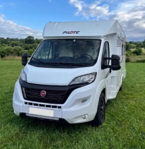 Camping-car profilé Pilote P696U évidence Fiat