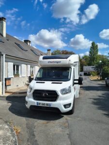 Camping-car profilé Challenger 260 édition speciale Ford