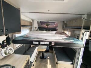 Camping-car profilé Challenger 260 édition speciale Ford