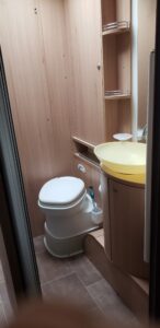Camping-car intégral Bürstner I 900 Elegance + PEUGEOT 208 – ENSEMBLE TRÈS ÉQUIPÉ Fiat