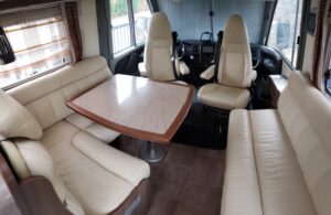 Camping-car intégral Bürstner I 900 Elegance + PEUGEOT 208 – ENSEMBLE TRÈS ÉQUIPÉ Fiat