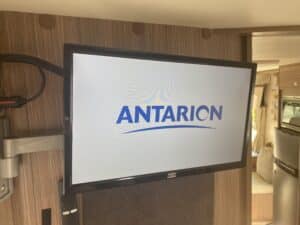 Écran Antarion dans un intérieur de camping-car
