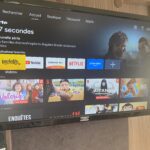 Écran TV affichant interface utilisateur de streaming
