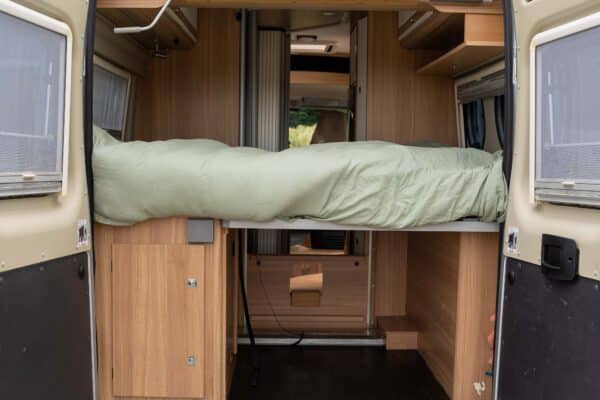 Ausbau Innenseite eines offenen Campervan
