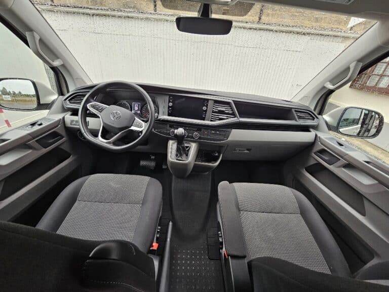 Intérieur moderne d'un véhicule Volkswagen