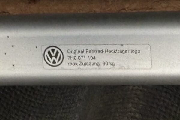 Typenschild Fahrradträger Volkswagen, max. Belastung 60 kg.