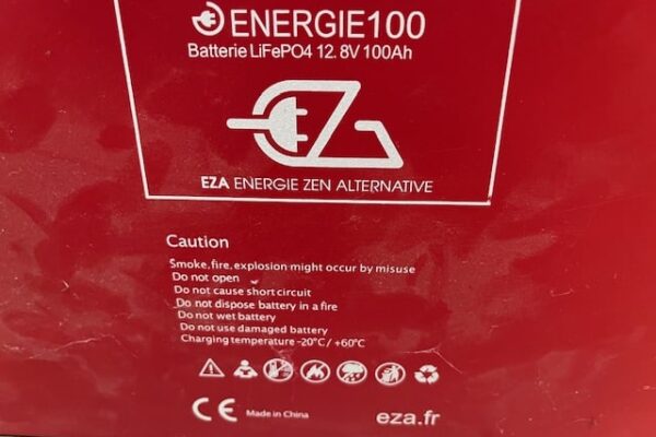 EZA LiFePO4-Batterie mit Vorsichtsmaßnahmen für den Gebrauch.
