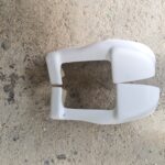 Carrosserie blanche sur sol béton